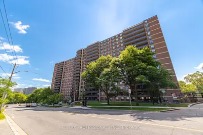 15 La Rose Avenue 902, Toronto, On M9p 1a7
