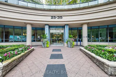 35 Viking Lane 238, Toronto, On M9b 0a2