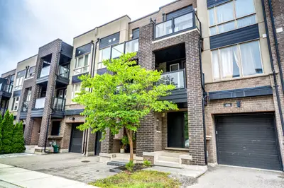 Att/Row/Townhouse in Oakville