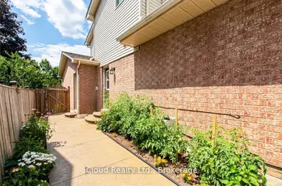 2067 Hunters Wood Drive, Burlington, On L7m 2t1