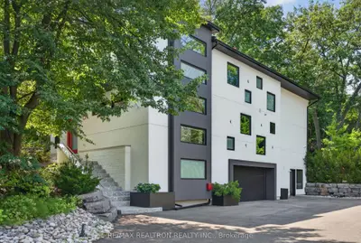 8 Breezewood Drive, Toronto, On M8y 2c1