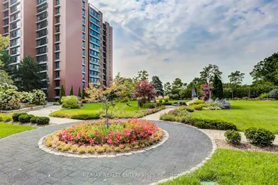 1400 Dixie Road 405, Mississauga, On L5e 3e1