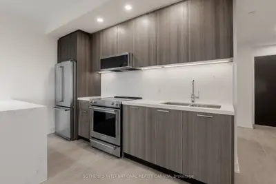 31 York Garden Way 1003, Toronto, On M6a 2v1