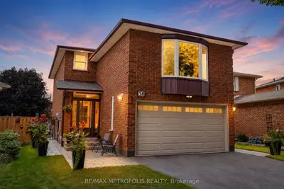 38 Langholm Court, Brampton, On L6z 2x9