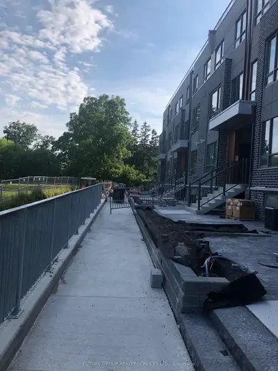 650 Atwater Avenue 15, Mississauga, On L5g 4k7