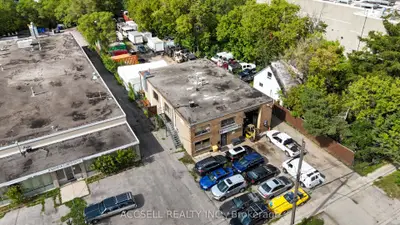 102 Cartwright Avenue, Toronto, On M6a 1v2