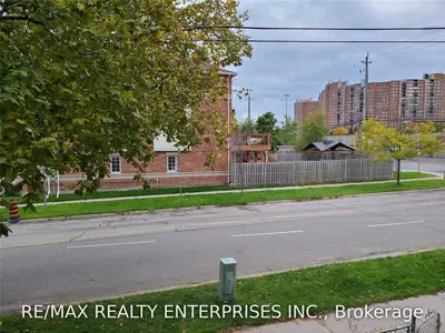54 Rabbit Lane 3, Toronto, On M9b 5s7