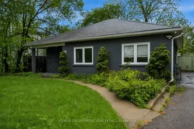 16 Woodward Avenue, Brampton, On L6v 1k1