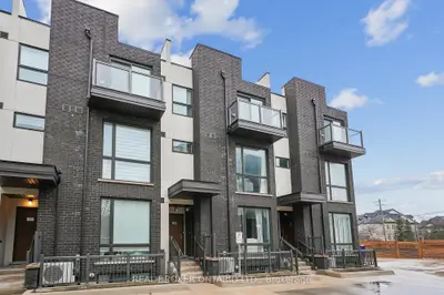 26 Fieldway Road 46, Toronto, On M8z 3l2