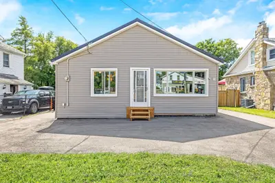 98 Main Street N, Halton Hills, On L7j 1w2