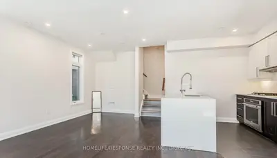 4020 Parkside Village Drive Th1, Mississauga, On L5b 0k2