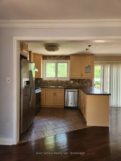 12 Bowshelm Court, Mississauga, On L5n 1k1