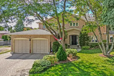 8 Chalmers Court, Brampton, On L6z 3g9