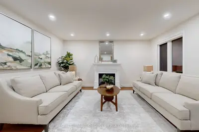 8 Chalmers Court, Brampton, On L6z 3g9