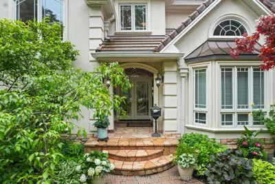 1382 Aldo Drive, Mississauga, On L5h 3e9