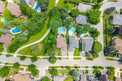 29 Christie Drive, Brampton, On L6z 3j5