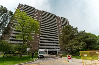 240 Scarlett Road 807, Toronto, On M6n 4x4