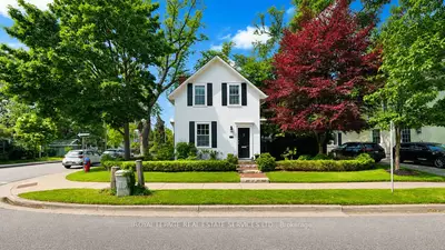 124 Chisholm Street, Oakville, On L6k 3j2