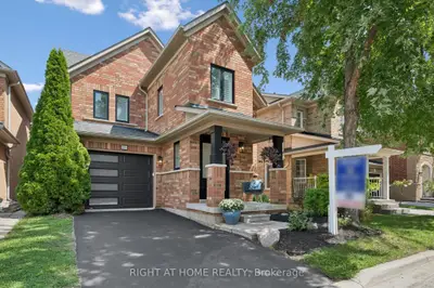 Detached in Burlington