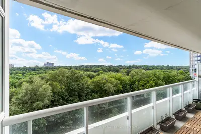 10 Wilby Crescent 412, Toronto, On M9n 0b6