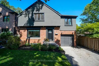 4 Winston Grove, Toronto, On M8y 2k8