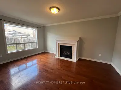 22 Amboise Crescent Main, Brampton, On L7a 2r2