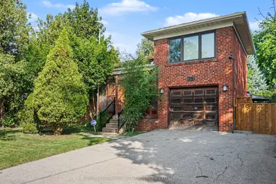 647 Burnhamthorpe Road, Toronto, On M9c 2z1