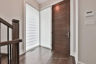 10 Maple Grove Drive 16, Oakville, On L6j 0e1