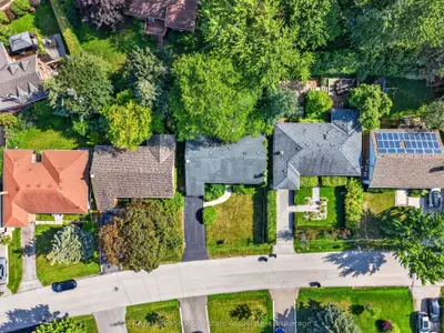 7 Greening Crescent, Toronto, On M9a 1n9