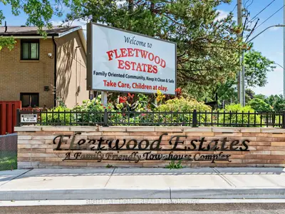 10 Fleetwood Crescent 10, Brampton, On L6t 2e5