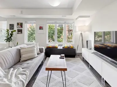 20 Foundry Avenue N 213, Toronto, On M6h 4l1