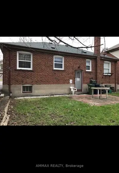 42 Arrowsmith Avenue, Toronto, On M6m 2w7