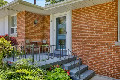 4 Ivy Lea Crescent, Toronto, On M8y 2b2
