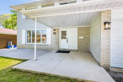 42 Broadfield Drive, Toronto, On M9c 1l7