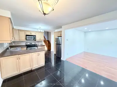 3948 Midhurst Lane Main Floor, Mississauga, On L4z 1c7
