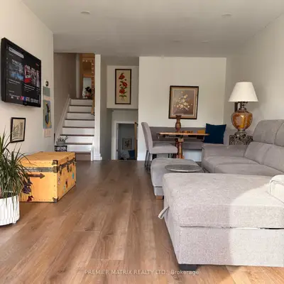 19 Beckenham Court, Toronto, On M9c 3k8