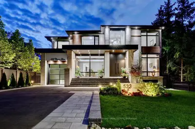 533 Carson Lane, Oakville, On L6j 6m3