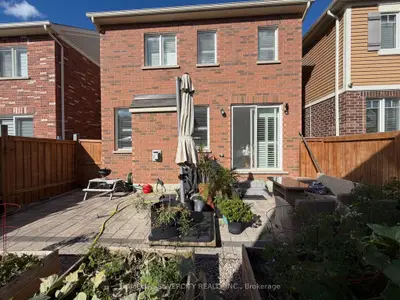 176 Robert Parkinson Drive, Brampton, On L7a 4g8