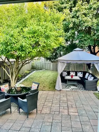 82 Ready Court, Brampton, On L6y 4t4