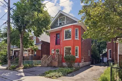 7 Sykes Avenue, Toronto, On M9n 1c8