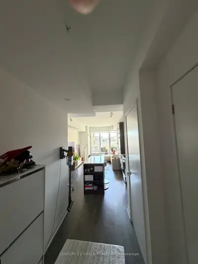 1787 St. Clair Avenue W 201, Toronto, On M6n 1j6