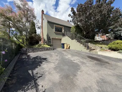 112 Yore Road, Toronto, On M6m 1x1