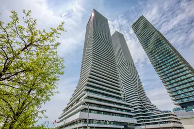 20 Shore Breeze Drive 1404, Toronto, On M8v 1a1