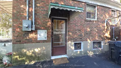 8 Meaford Avenue Lower, Toronto, On M8v 2h5
