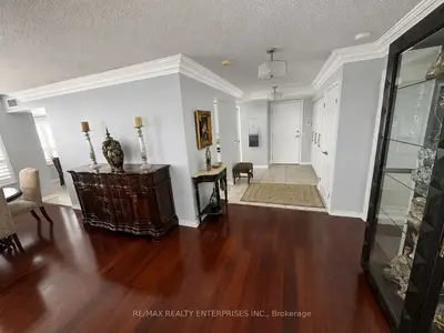 35 Kingsbridge Garden Circle W 711, Mississauga, On L5r 3z5