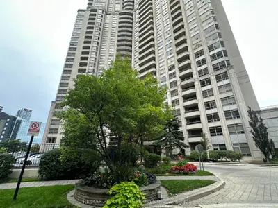 35 Kingsbridge Garden Circle W 711, Mississauga, On L5r 3z5