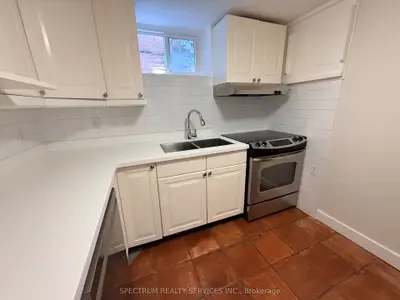 172 Queenslea Avenue Lower, Toronto, On M9n 2l3