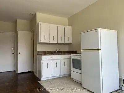 3 Hill Heights Road 210, Toronto, On M8y 1z1