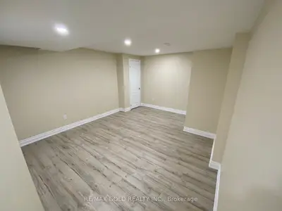 1664 Norris Circle Lower, Milton, On L9t 6a3