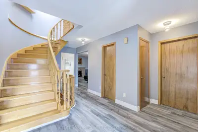 1042 Wetherby Lane, Mississauga, On L4w 4r8